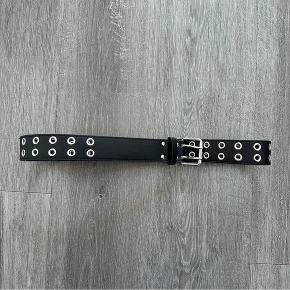 LIKE NEW Grommet Belt - Picture 2 of 3